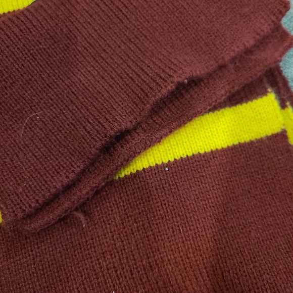 Harry Potter Gryffindor Scarf - Picture 5 of 6